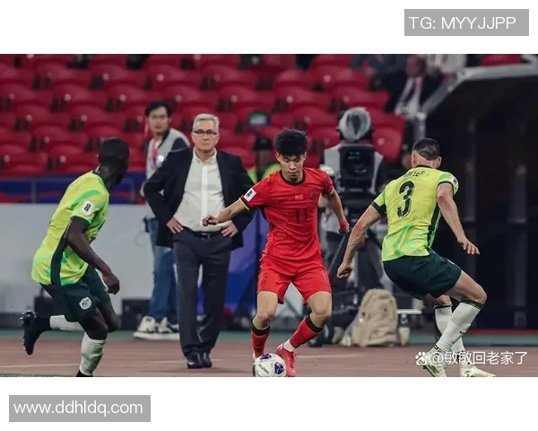 大学生背景的足球明星成长之路与成就解析